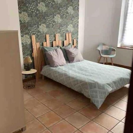 Appartement Avec Terrasse Gien Exterior foto