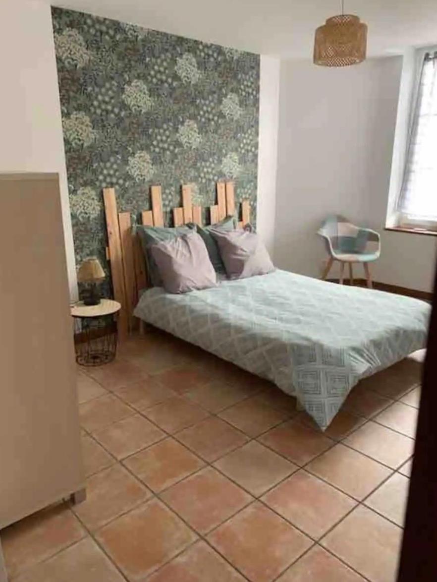 Appartement Avec Terrasse Gien Exterior foto